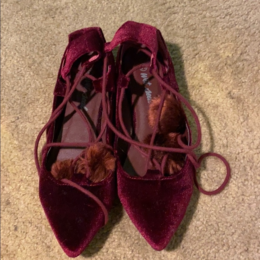 Maroon velvet tie-flats